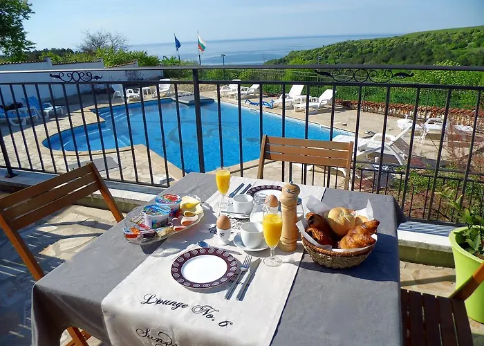 Вила Топола *