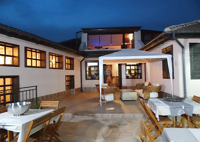 Вила Топола Къща за гости *